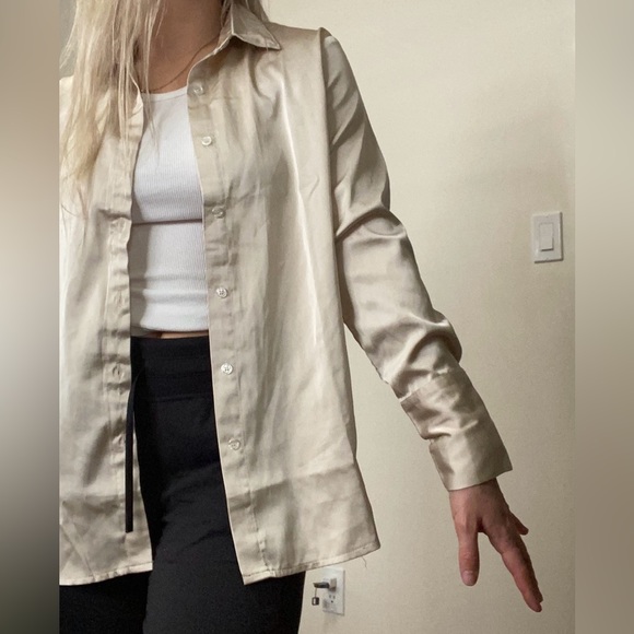 3 for 20🎁“satin” Blouse Button Up Overshirt - Picture 3 of 5